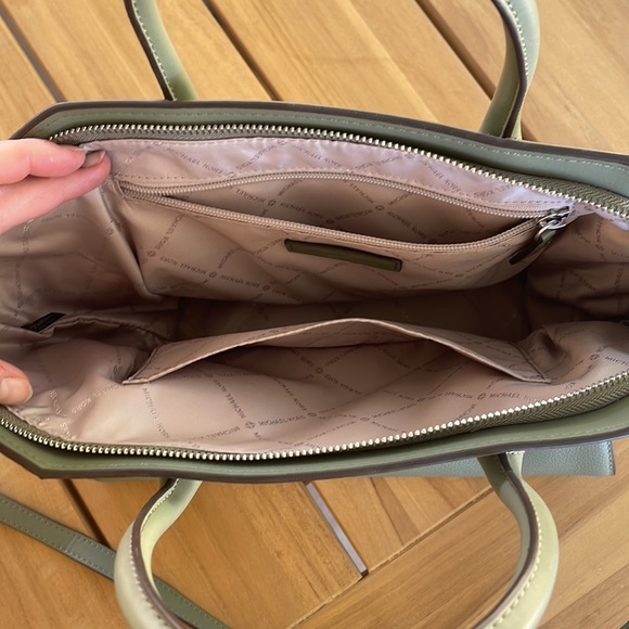 Michael Kors purse - Picture 3 of 4